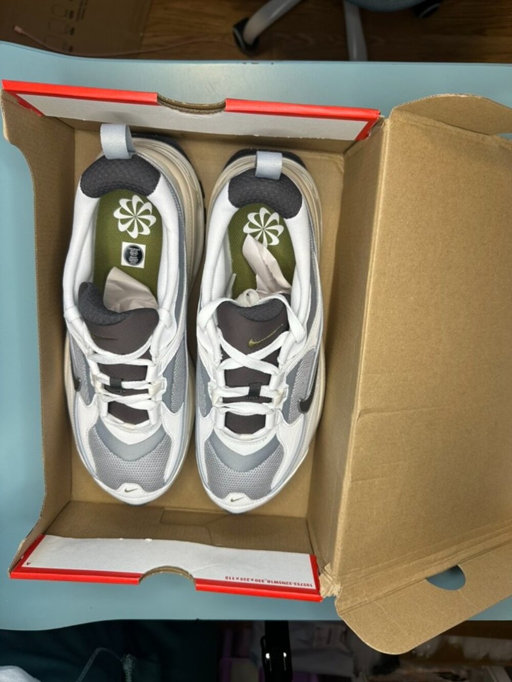 Nike Air Max Bliss White Grey - Picture 2 of 4